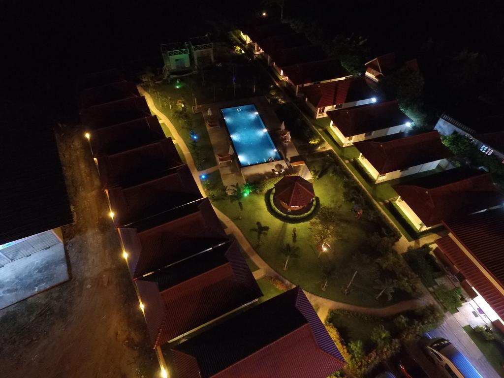Phuket Airport Villa Ban Bo Han 外观 照片